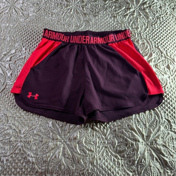 Under Armour Black and Red Athletic Shorts Relaxed Fit - Picture 4 of 6